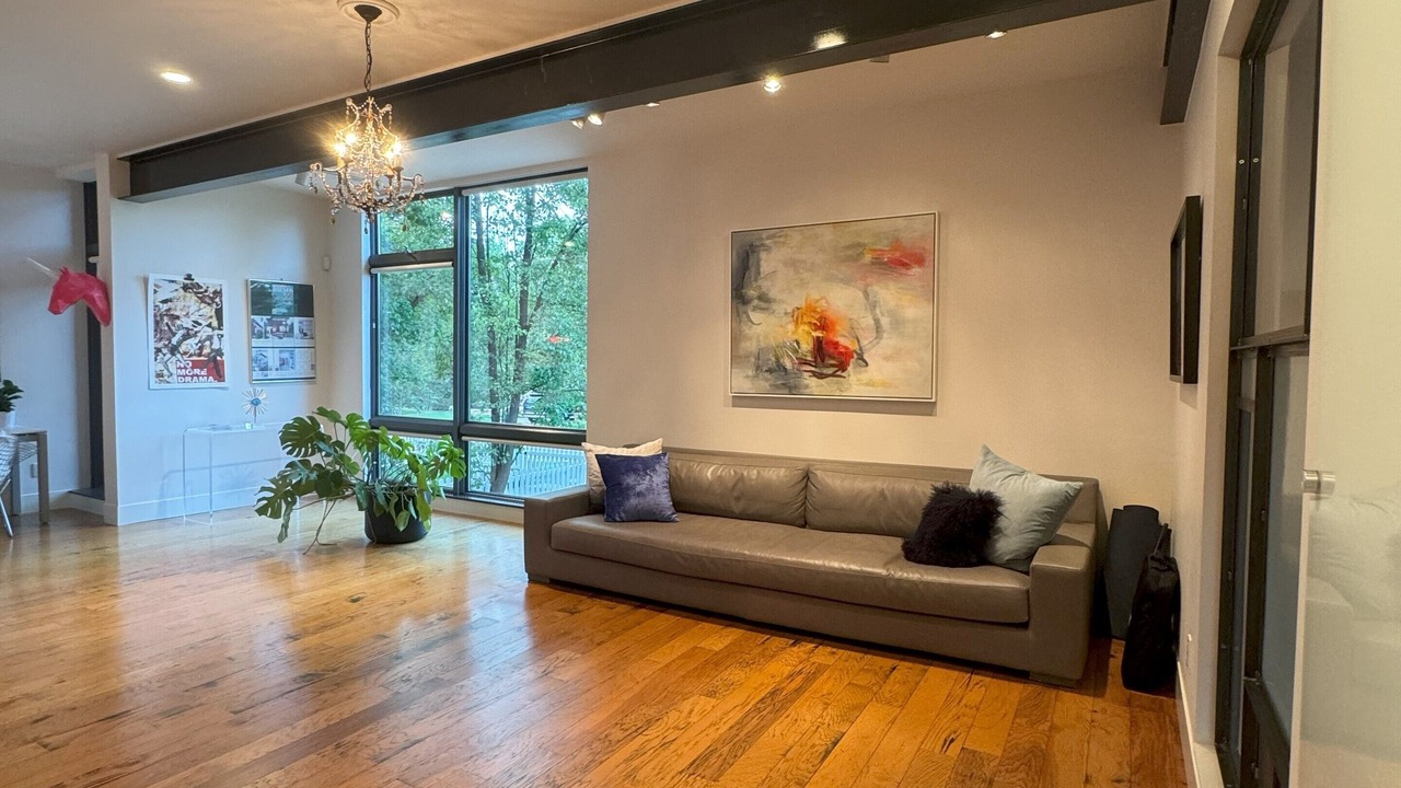 Photo of Livingroom in Hilltop