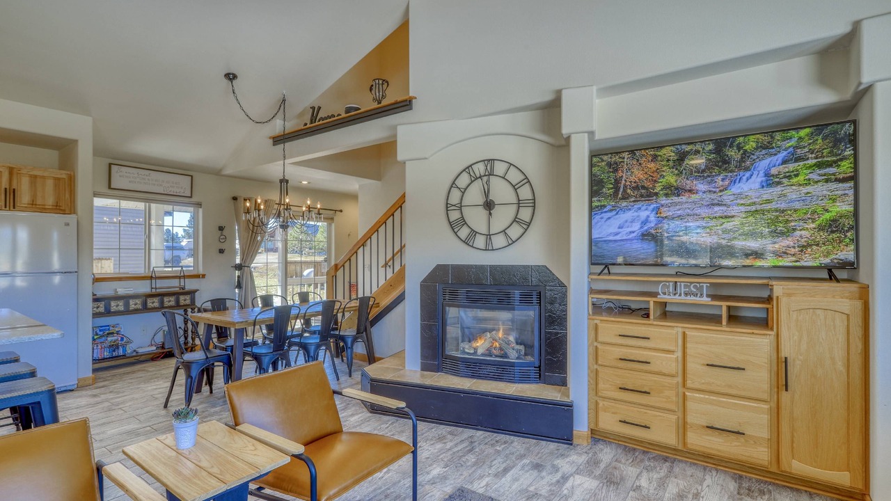 Photo of Livingroom in Lake Hatcher Park