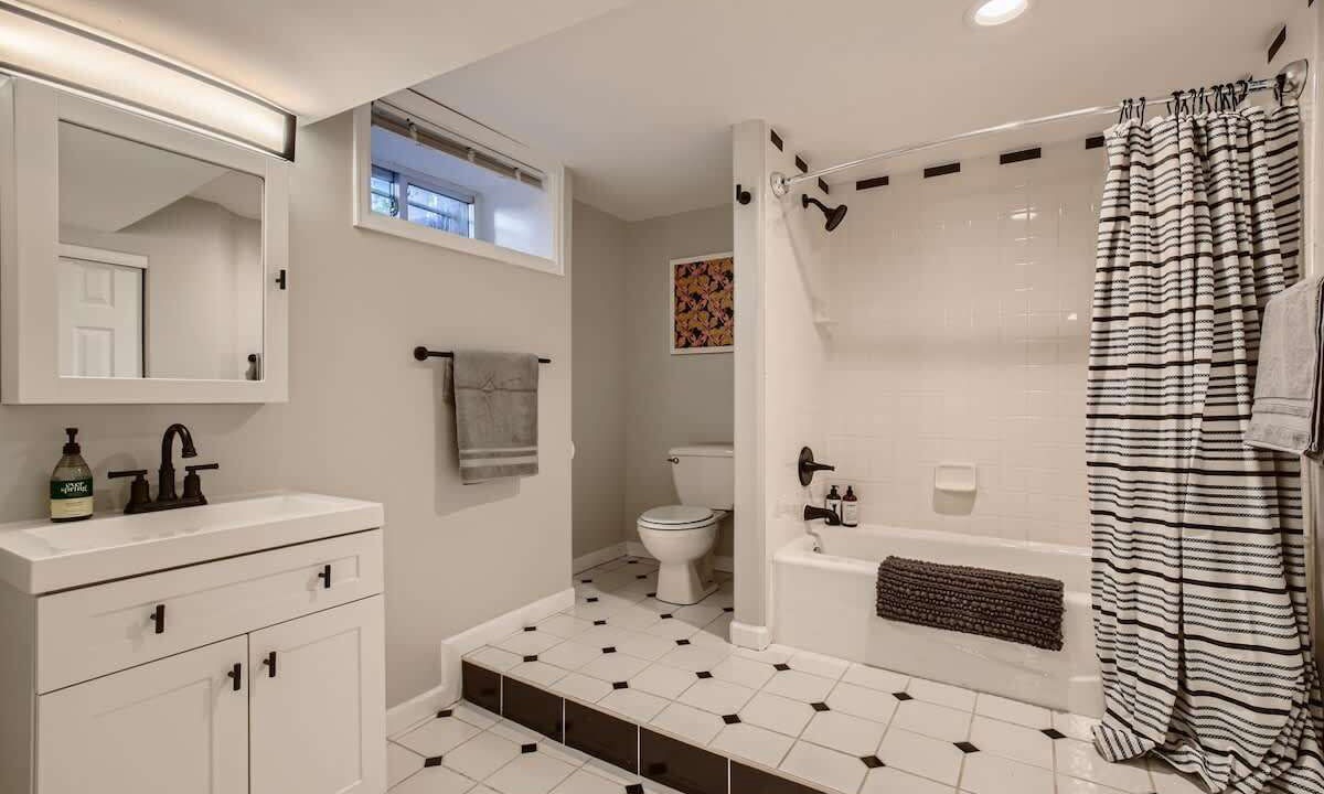 Photo of Bathroom in Congress Park