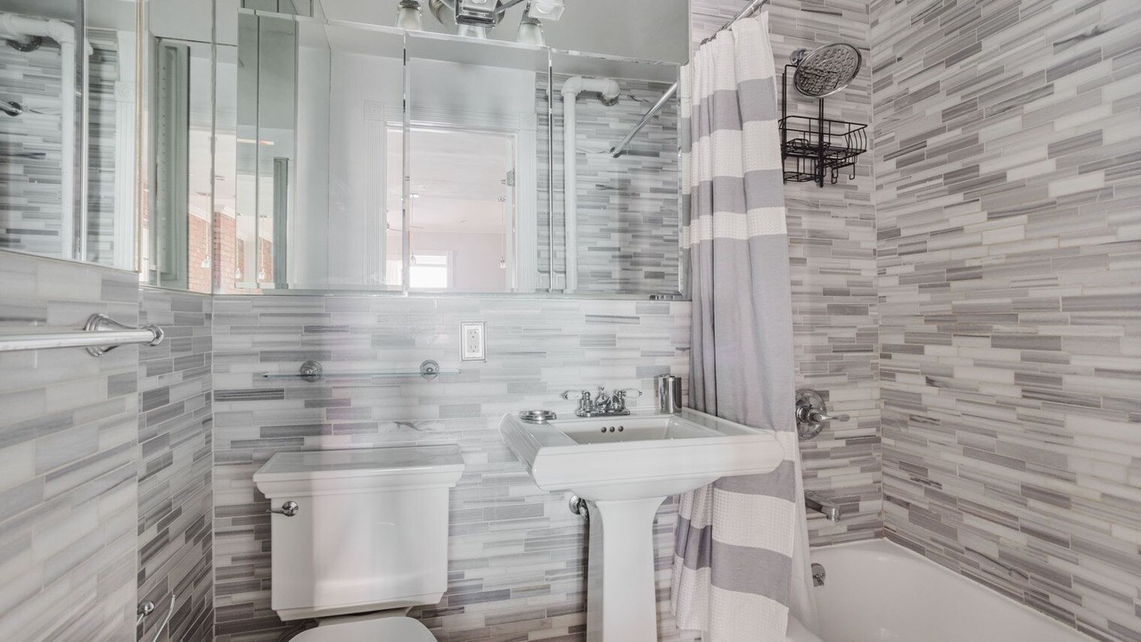 Photo of Bathroom in Uptown