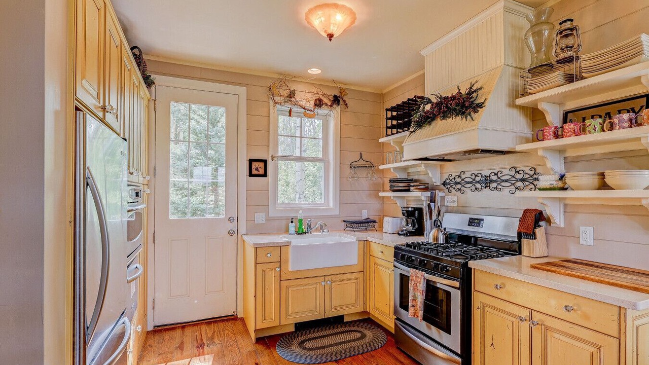 Photo of Kitchen in Warm Springs