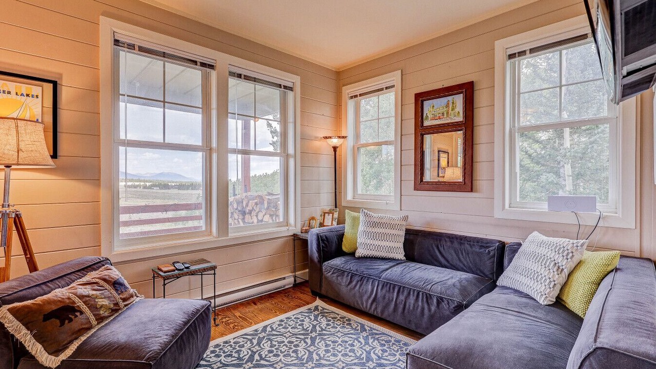 Photo of Livingroom in Warm Springs
