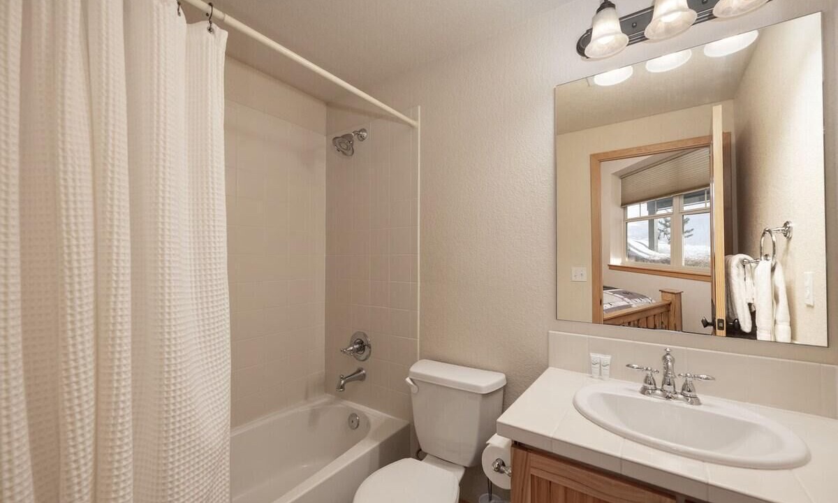 Photo of Bathroom in Rendezvous