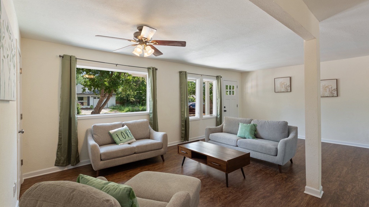 Photo of Livingroom in Skyway