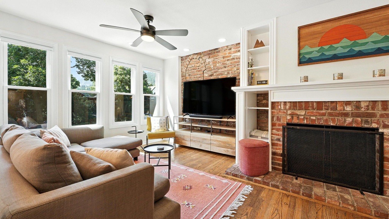 Photo of Livingroom in Downtown