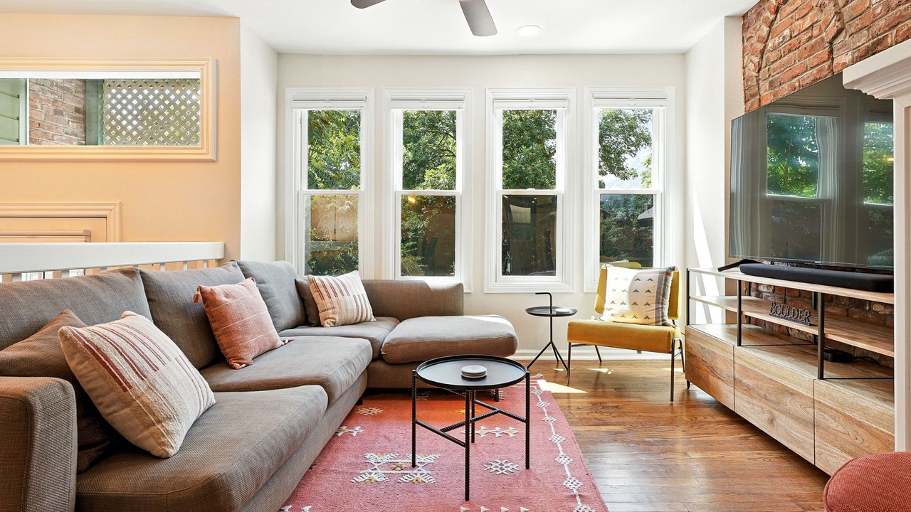 Photo of Livingroom in Downtown