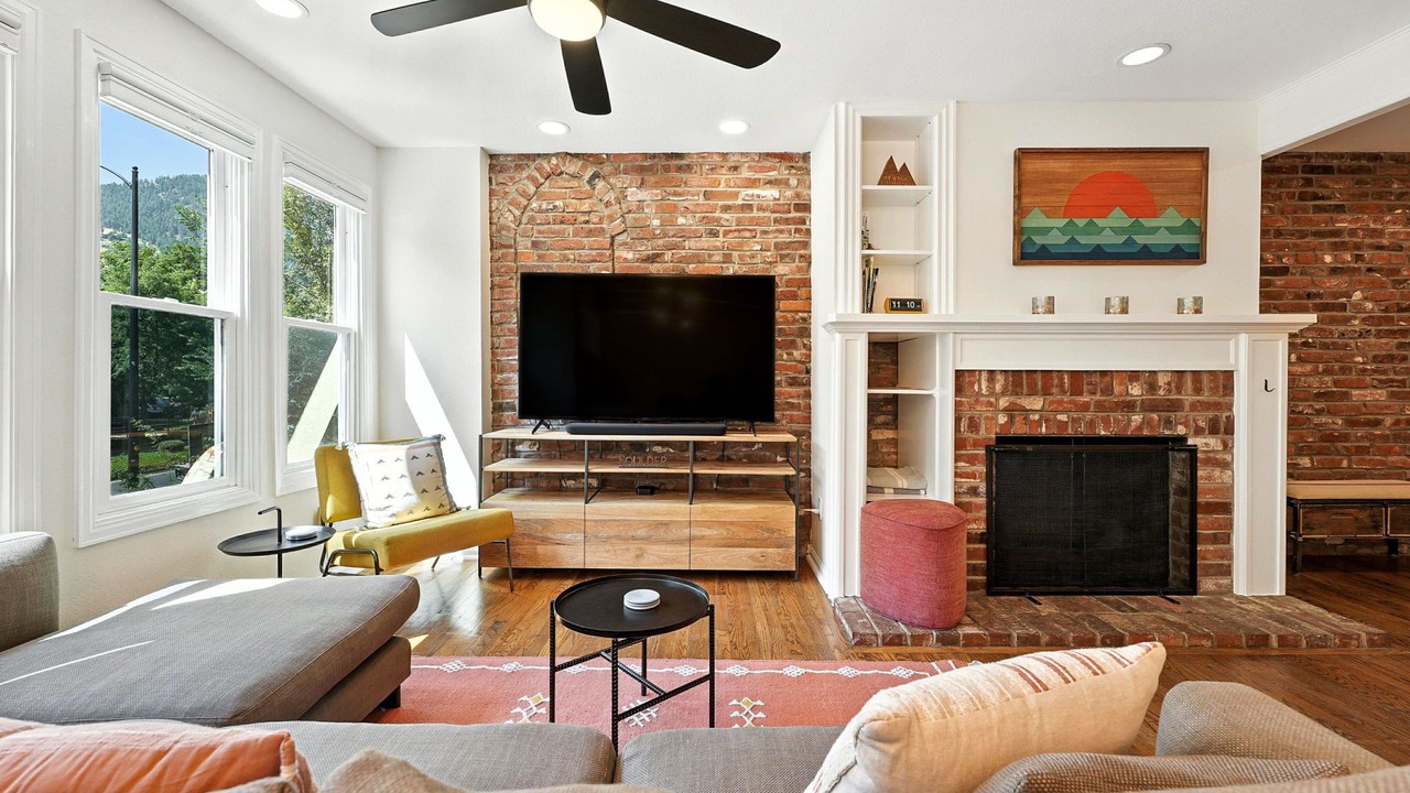 Photo of Livingroom in Downtown