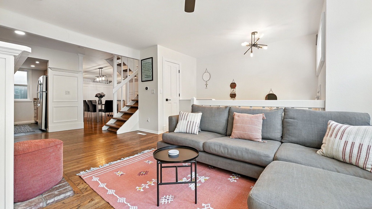 Photo of Livingroom in Downtown