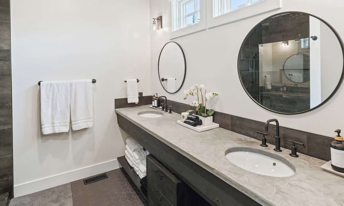 Photo of Bathroom in Dover Bay