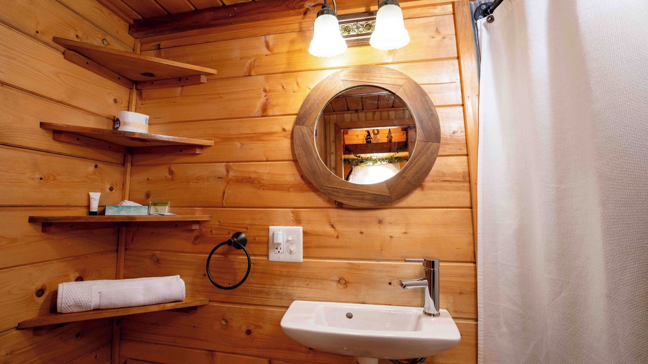 Photo of Bathroom in Lyons