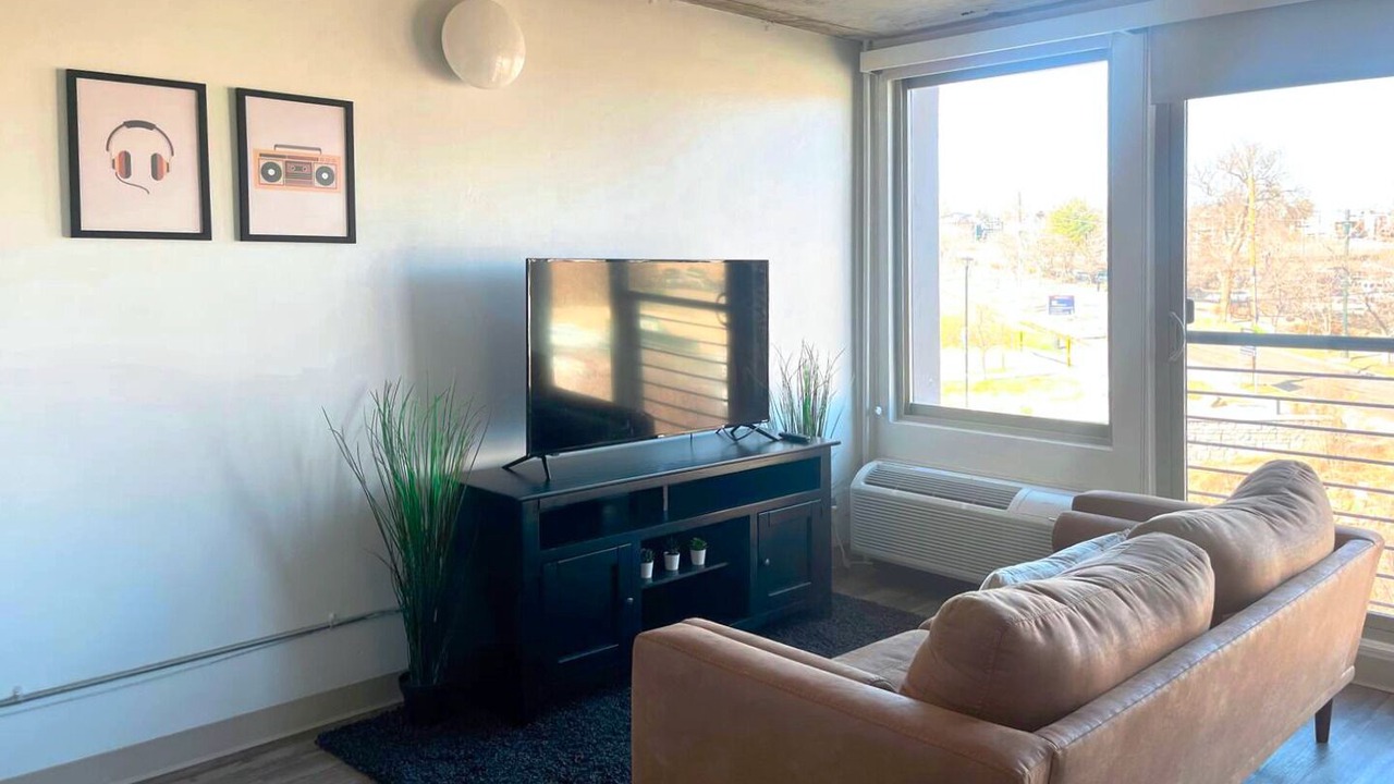 Photo of Livingroom in Jefferson Park