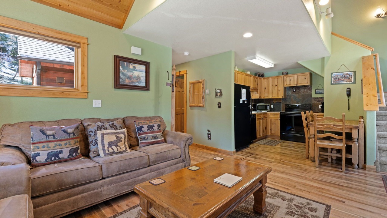 Photo of Livingroom in Fall River Estates