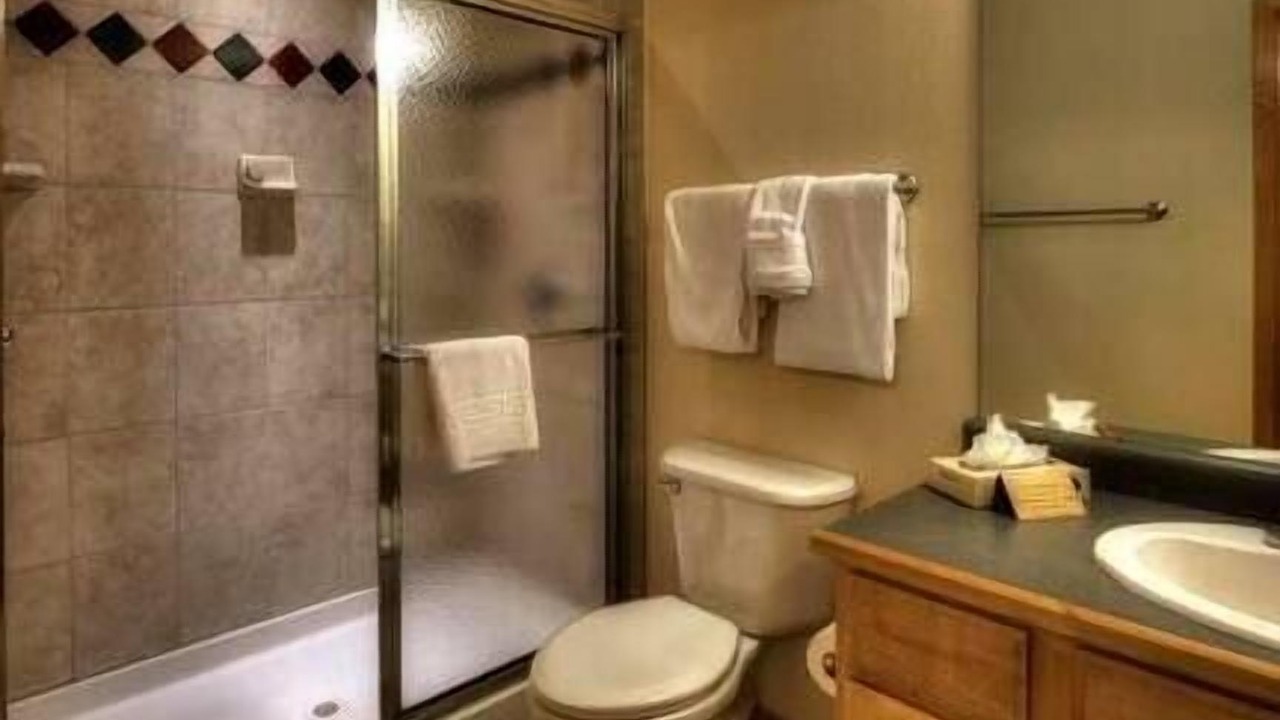 Photo of Bathroom in Four O'Clock