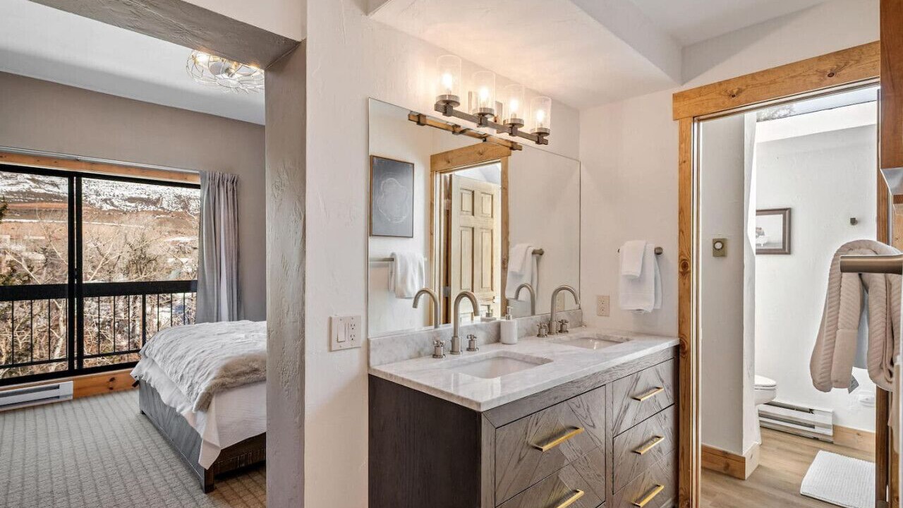 Photo of Bedroom in Avon