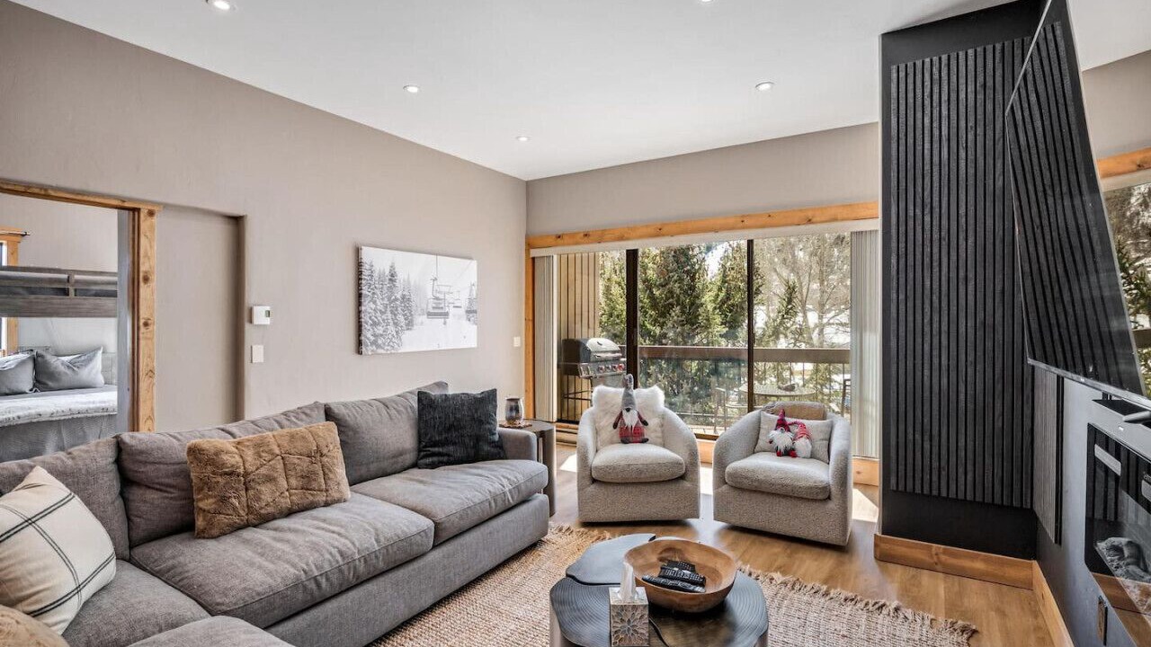 Photo of Livingroom in Avon