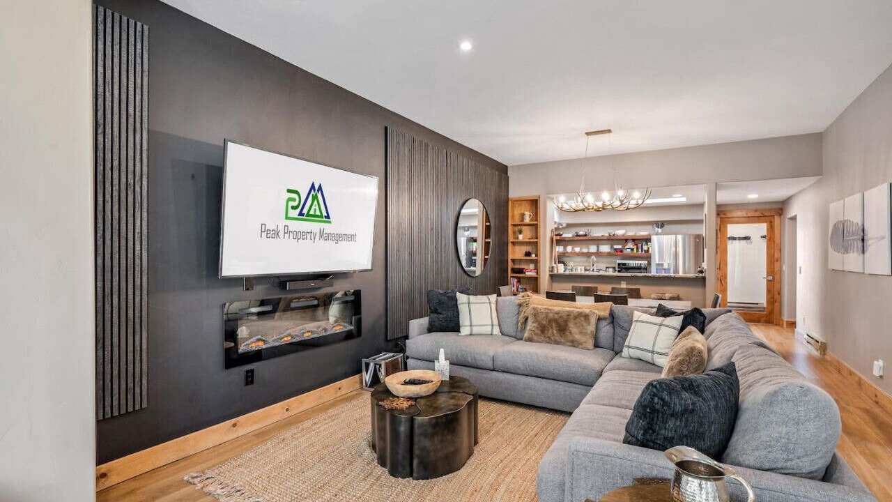 Photo of Livingroom in Avon