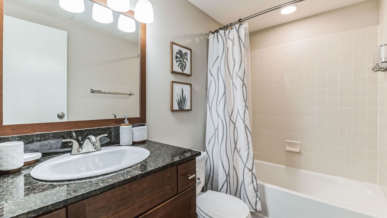 Photo of Bathroom in North Broadway - Holiday