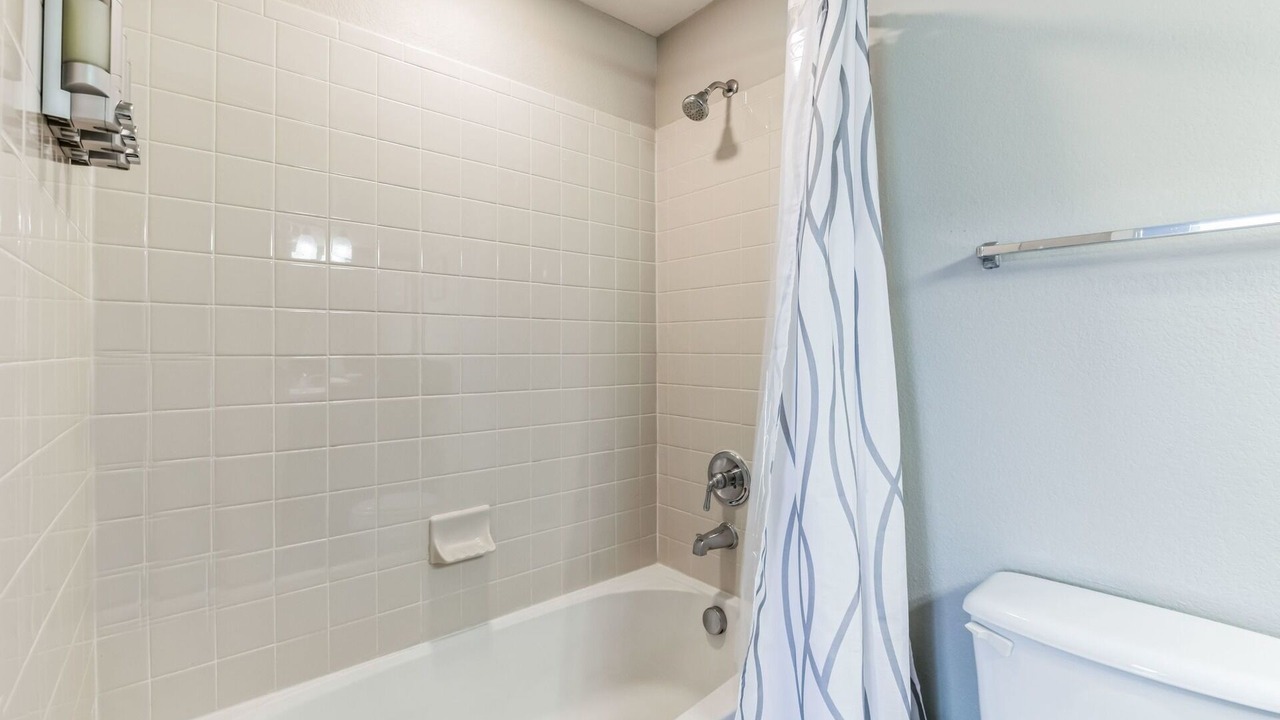 Photo of Bathroom in North Broadway - Holiday