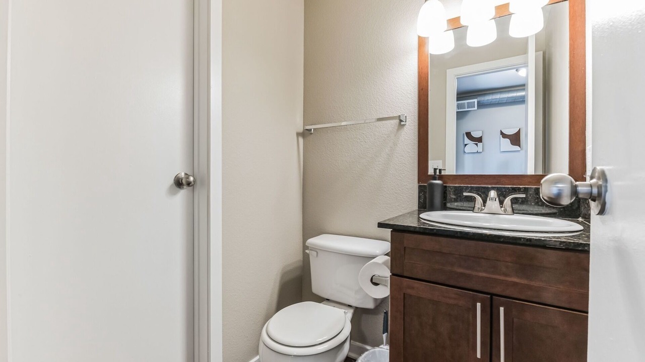 Photo of Bathroom in North Broadway - Holiday