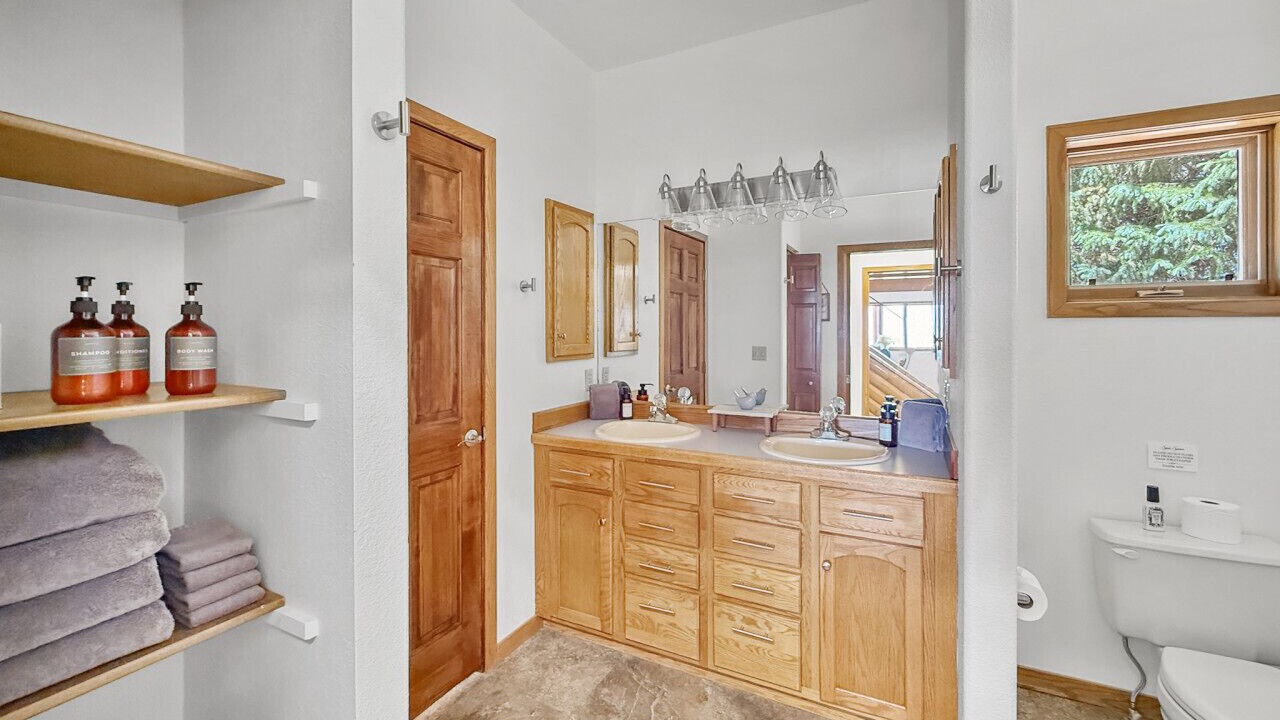 Photo of Bathroom in Lazear