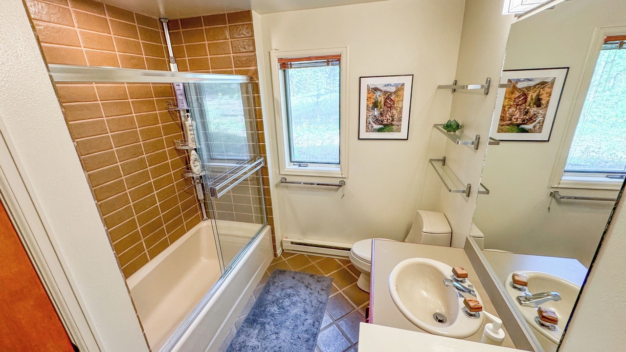 Photo of Bathroom in Sunset Ridge