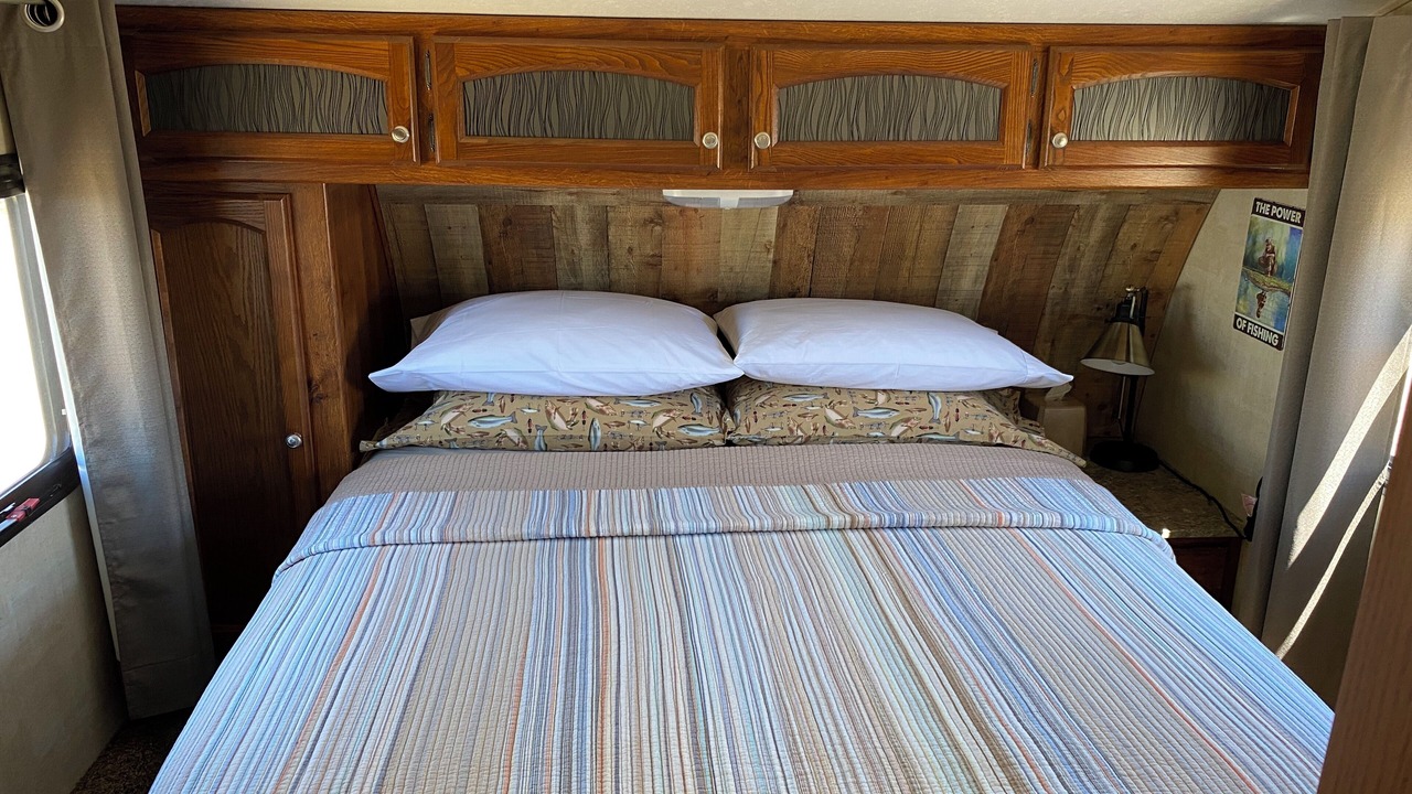 Photo of Bedroom in Navajo Dam