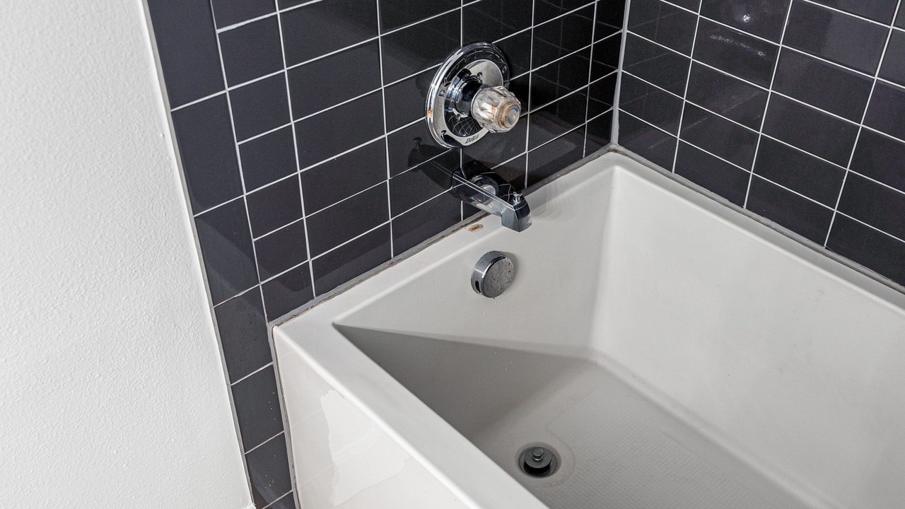 Photo of Bathroom in North Broadway - Holiday