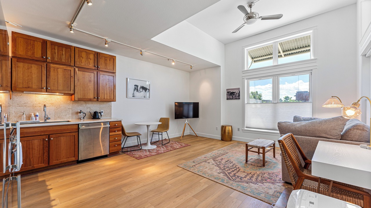Photo of Livingroom in North Broadway - Holiday