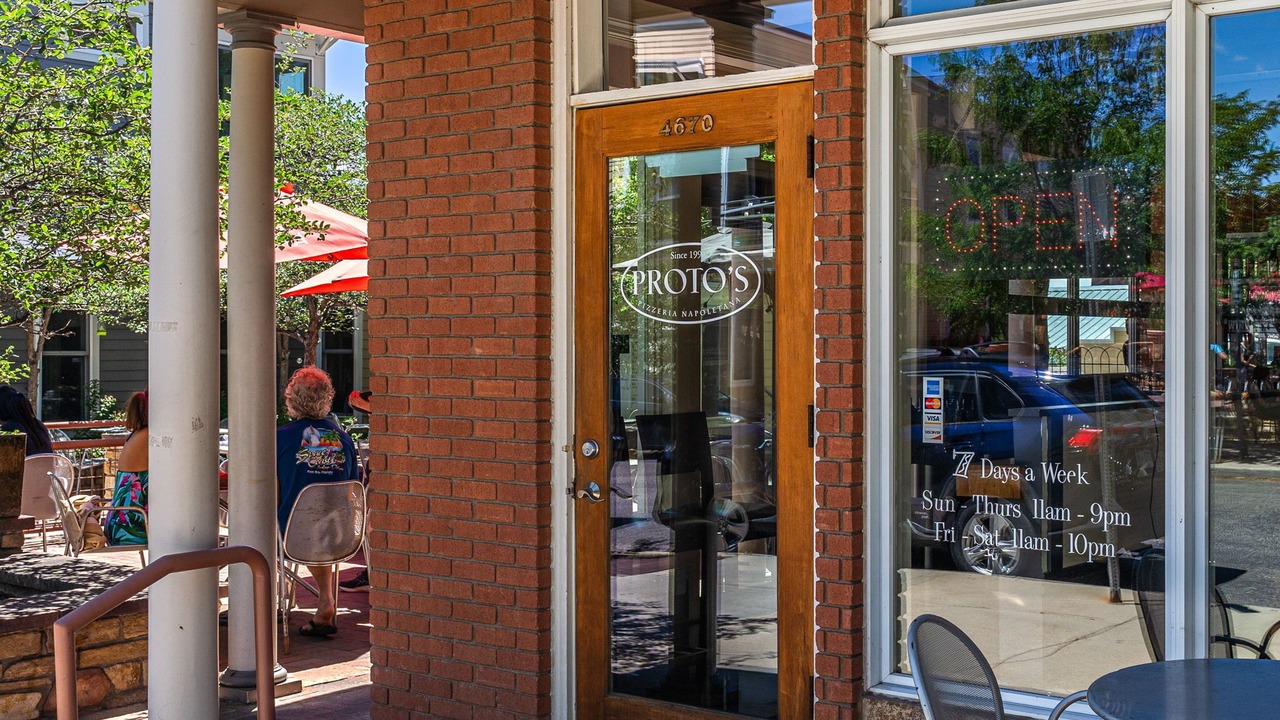 Photo of Outdoor in North Broadway - Holiday