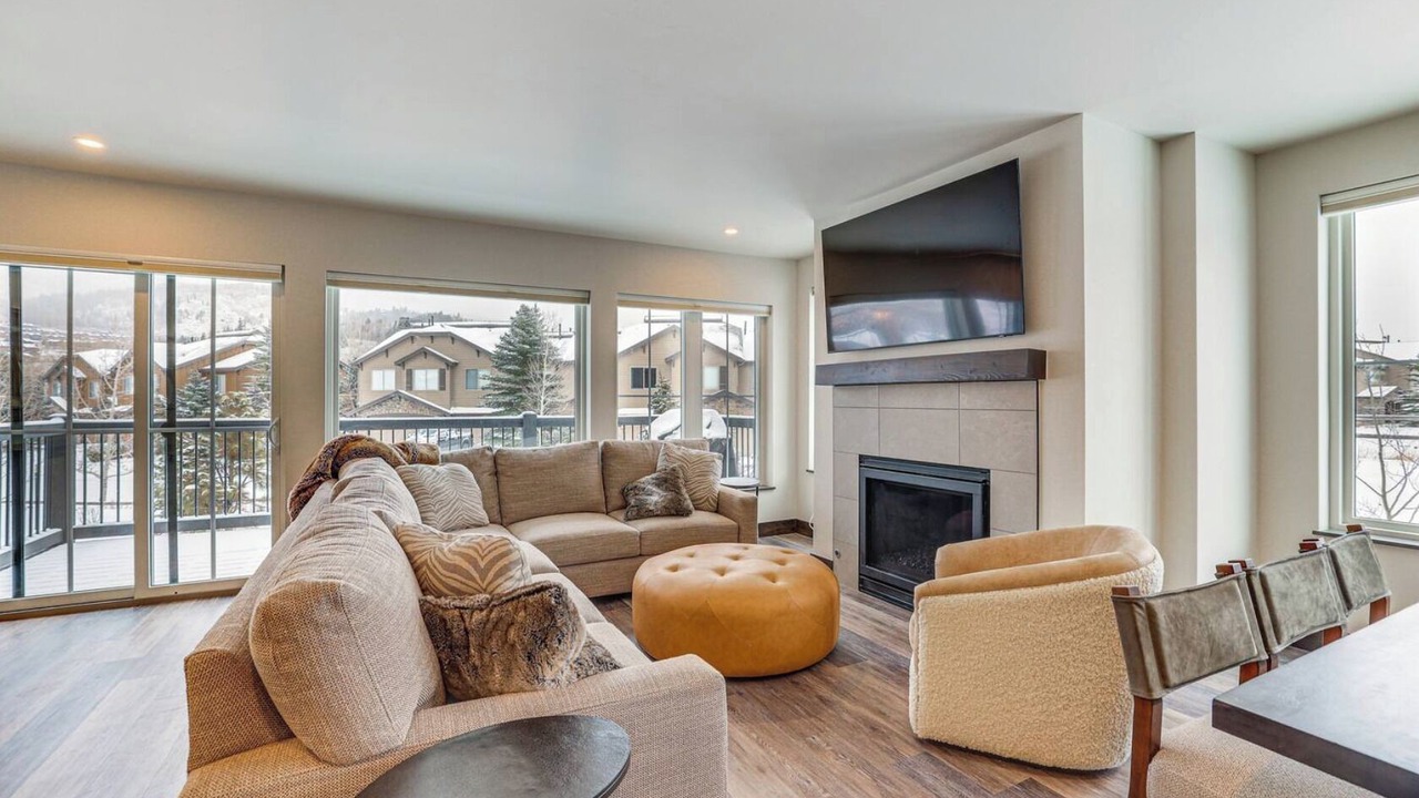 Photo of Livingroom in Three Peaks