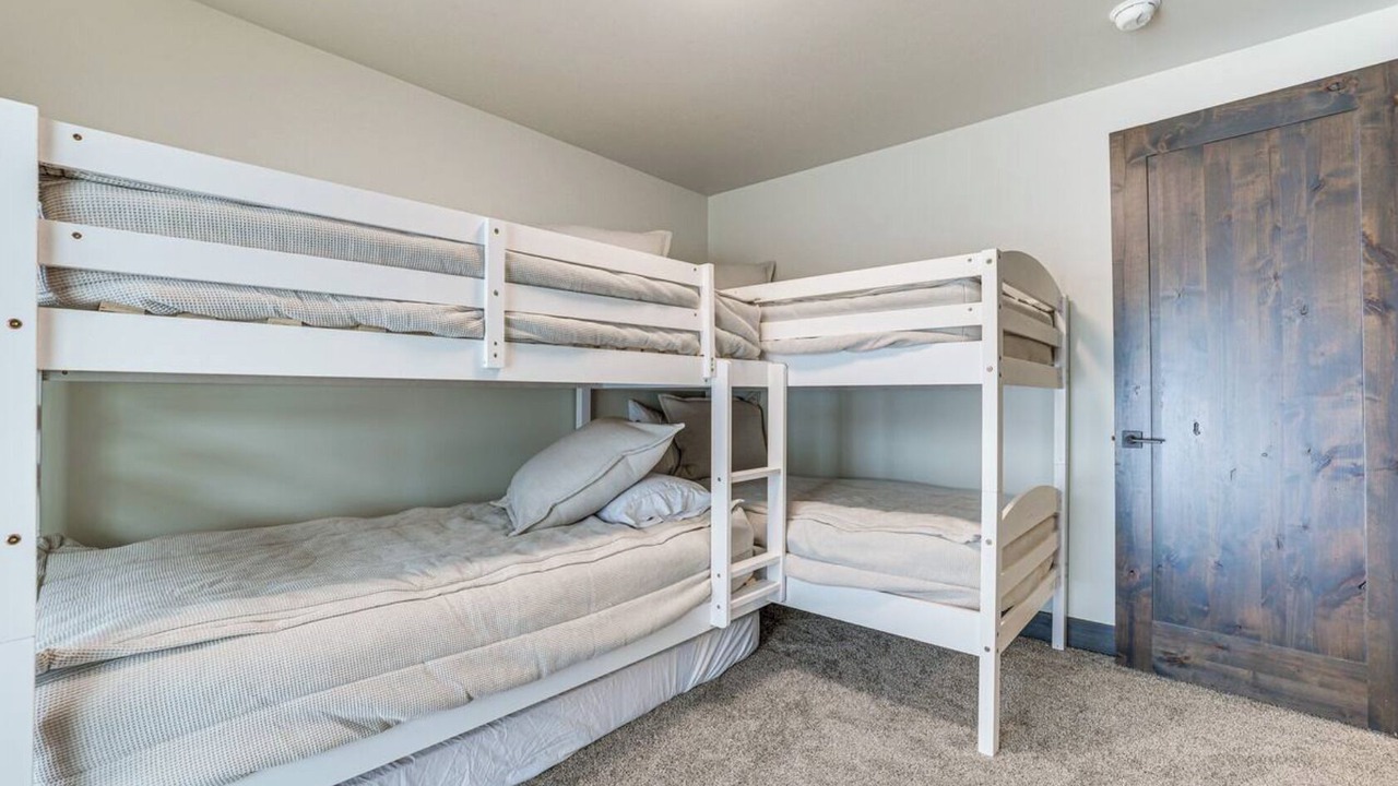 Photo of Bedroom in Three Peaks