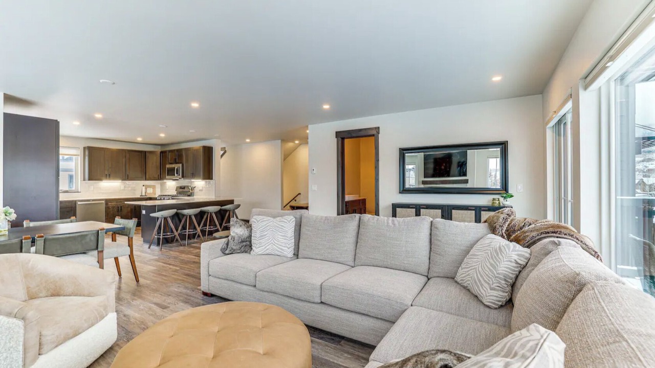 Photo of Livingroom in Three Peaks