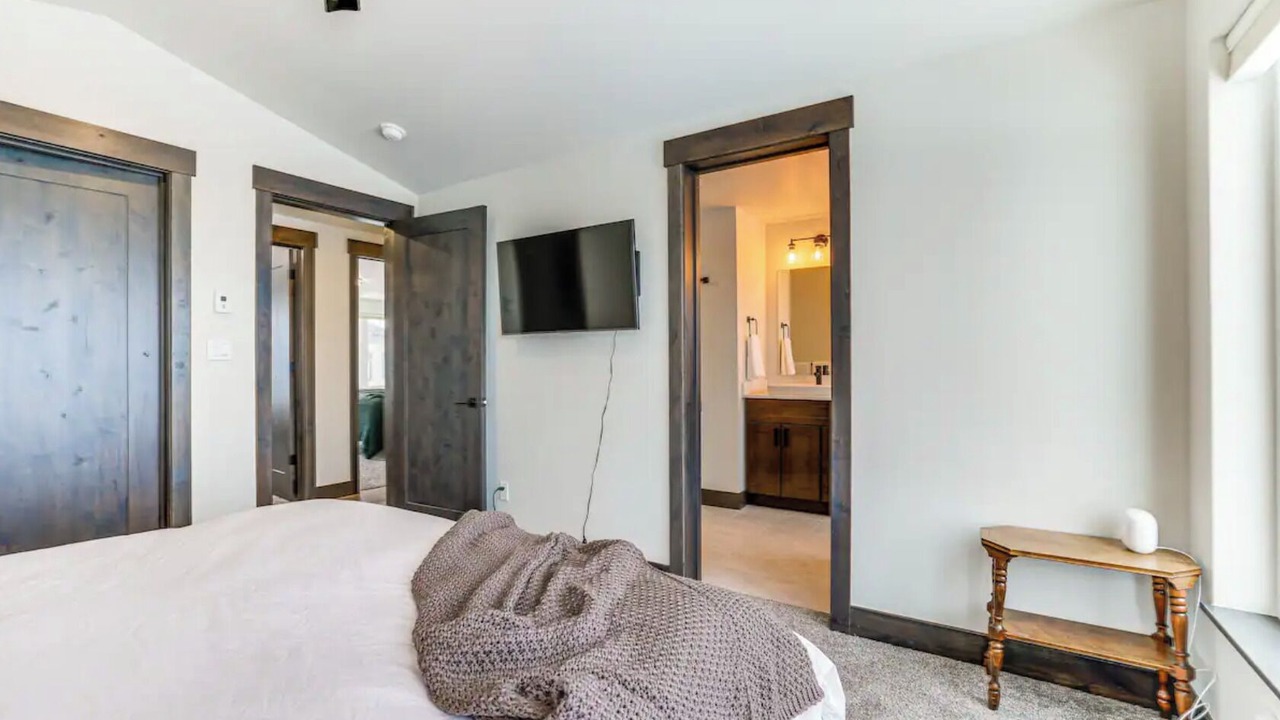 Photo of Bedroom in Three Peaks