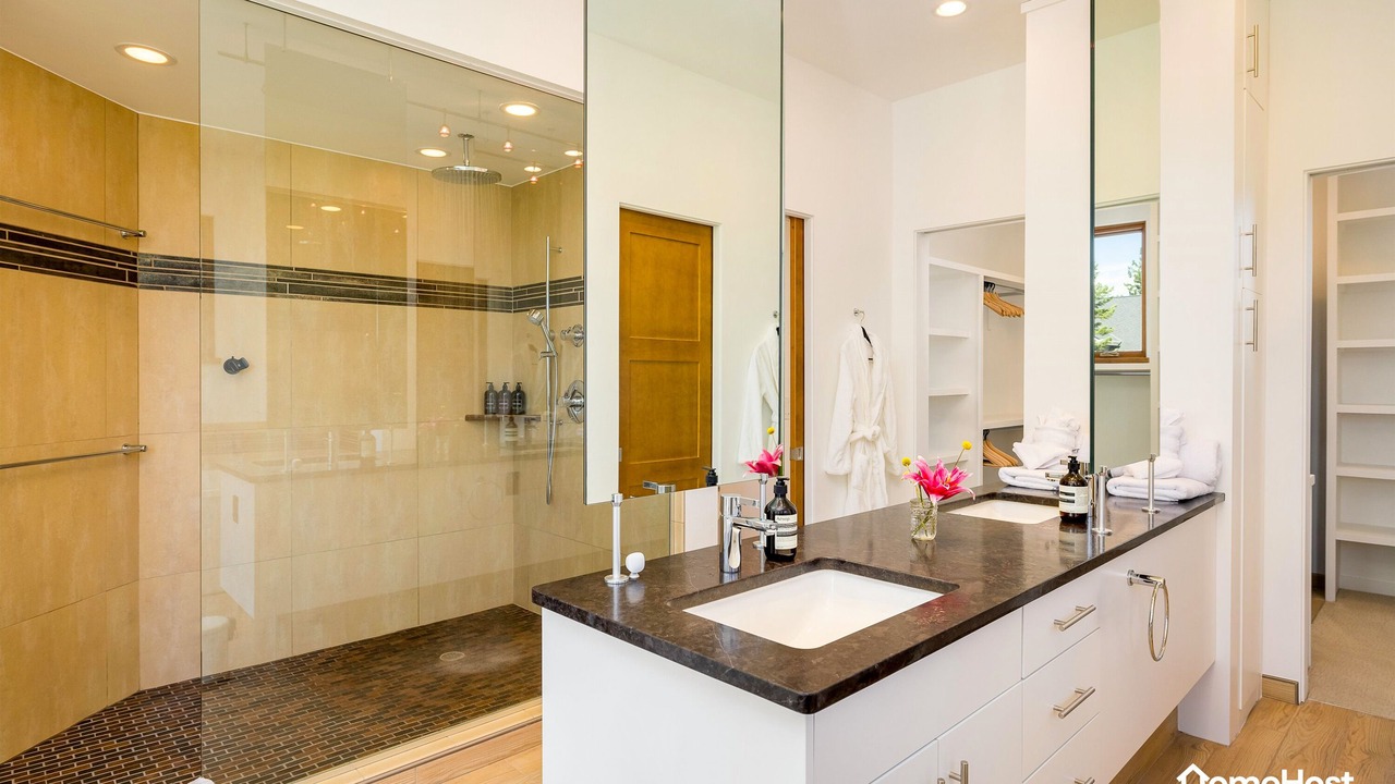 Photo of Bathroom in Wonderland Lake