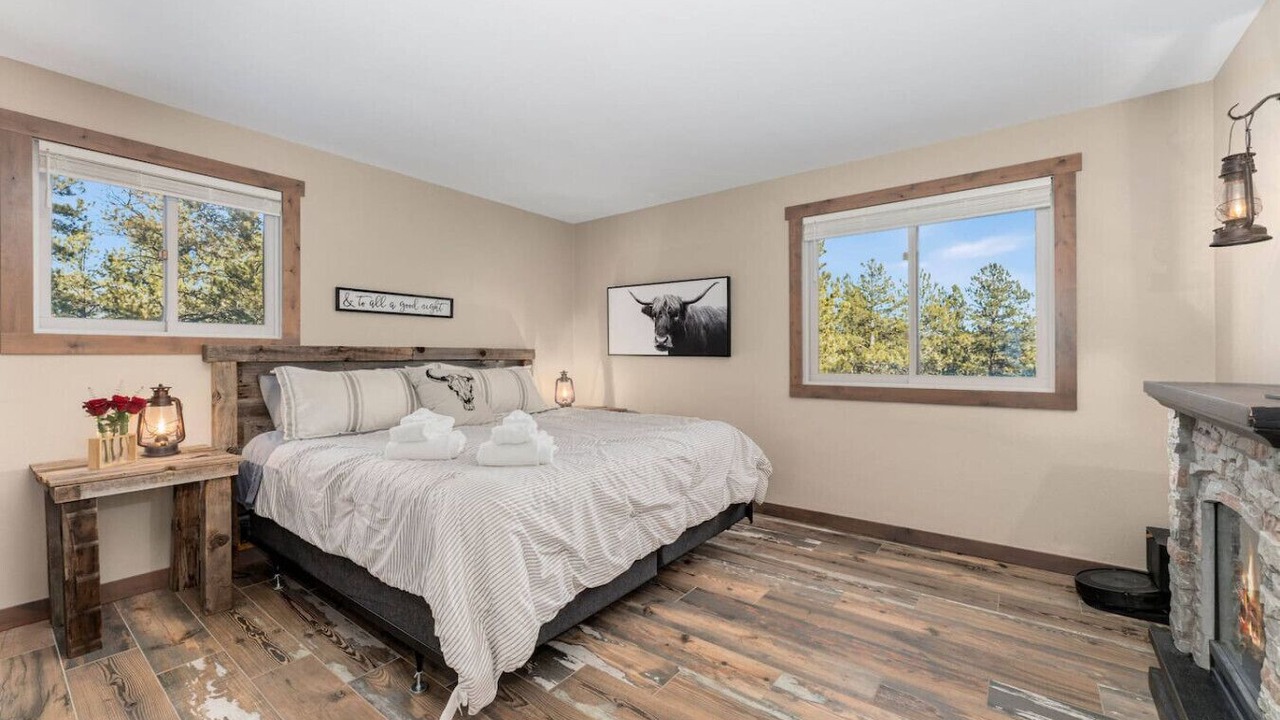 Photo of Bedroom in Pine
