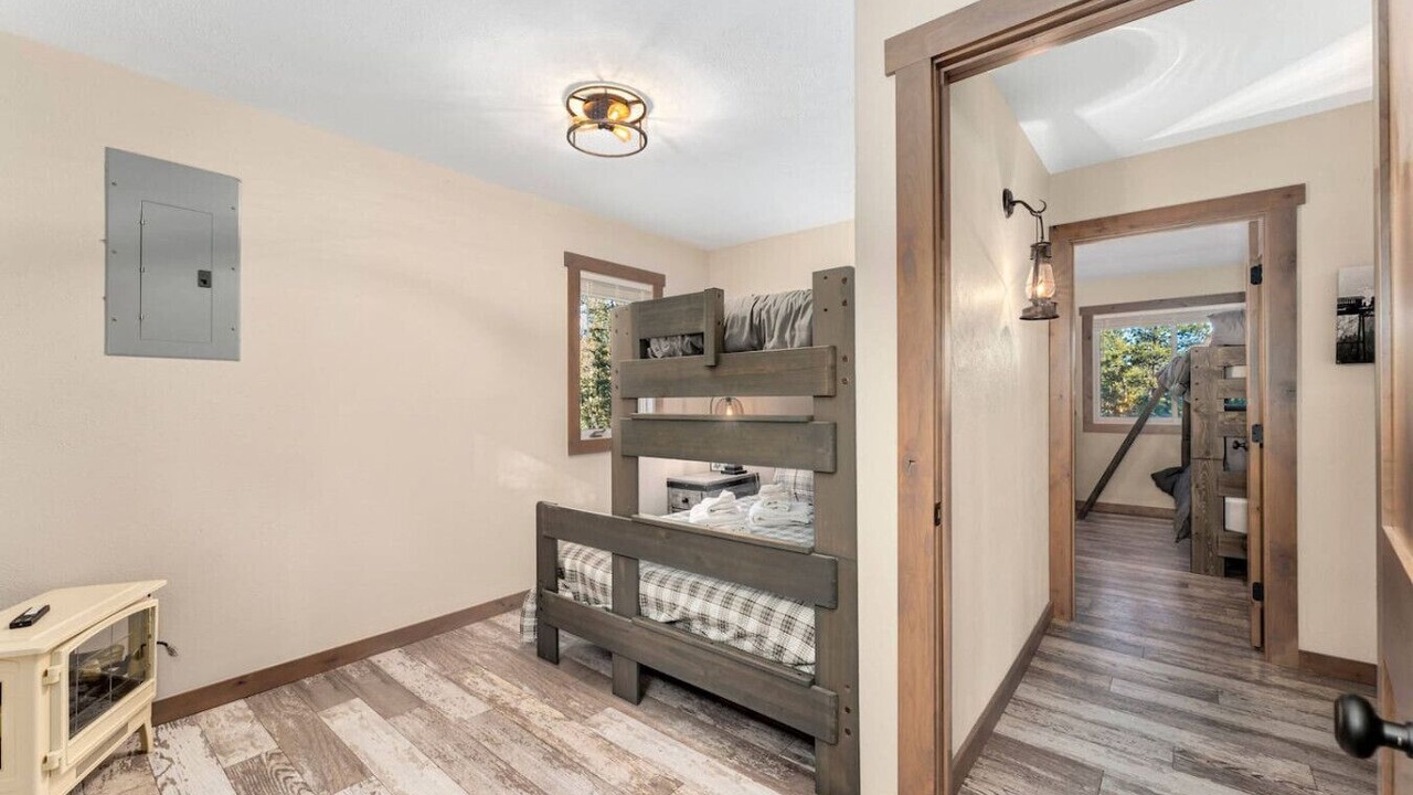Photo of Bedroom in Pine