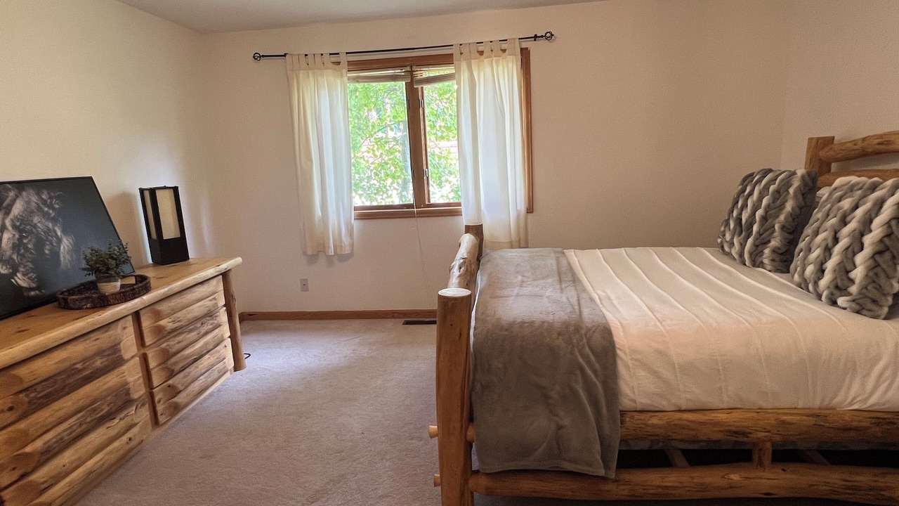 Photo of Bedroom in Edwards