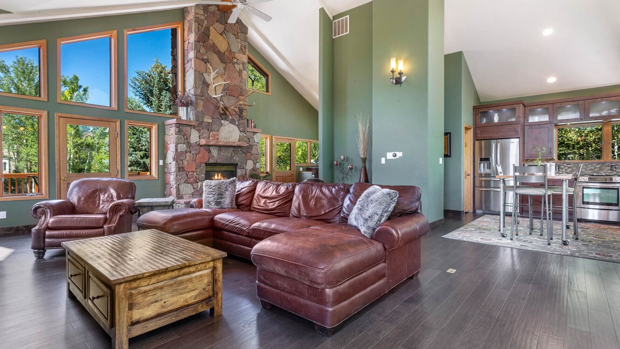 Photo of Livingroom in Edwards