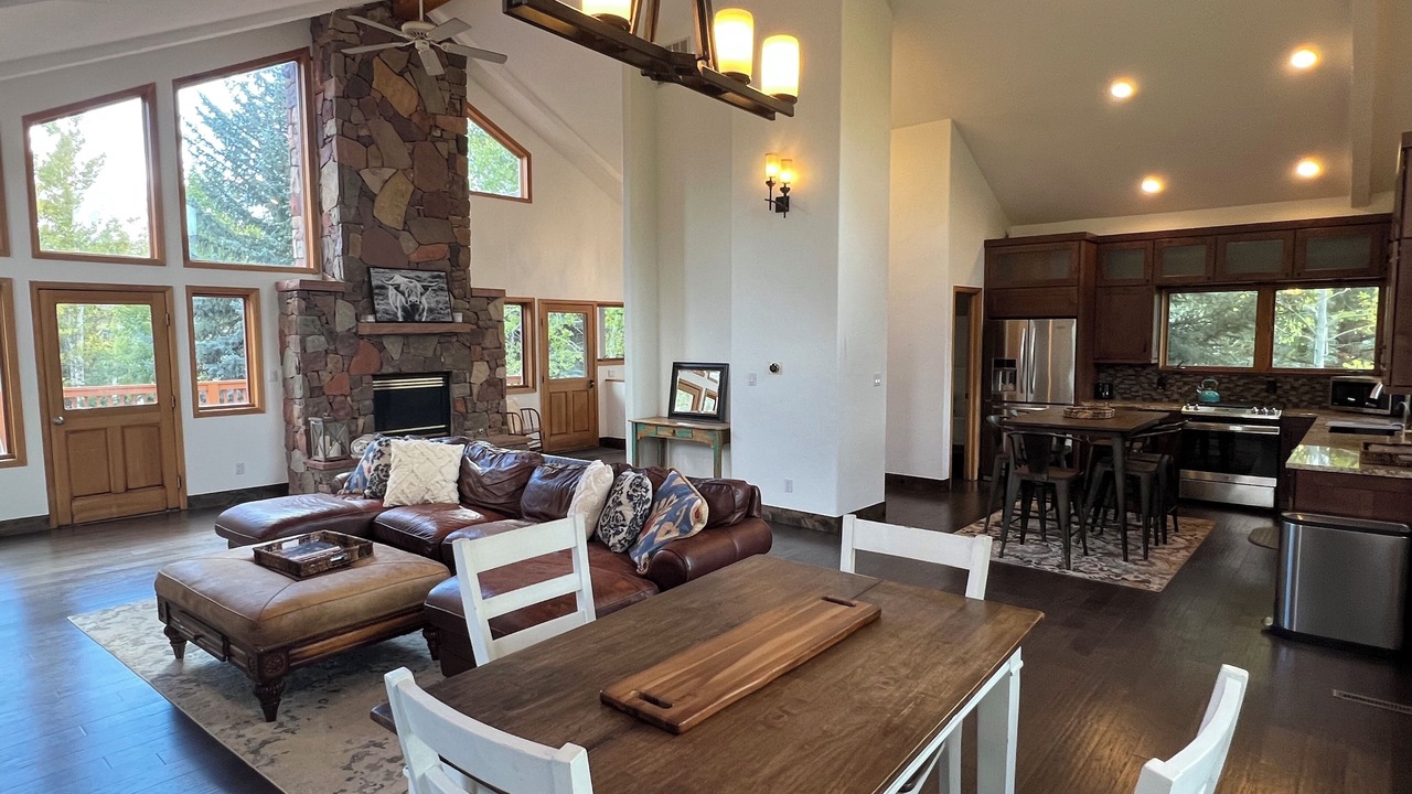 Photo of Livingroom in Edwards