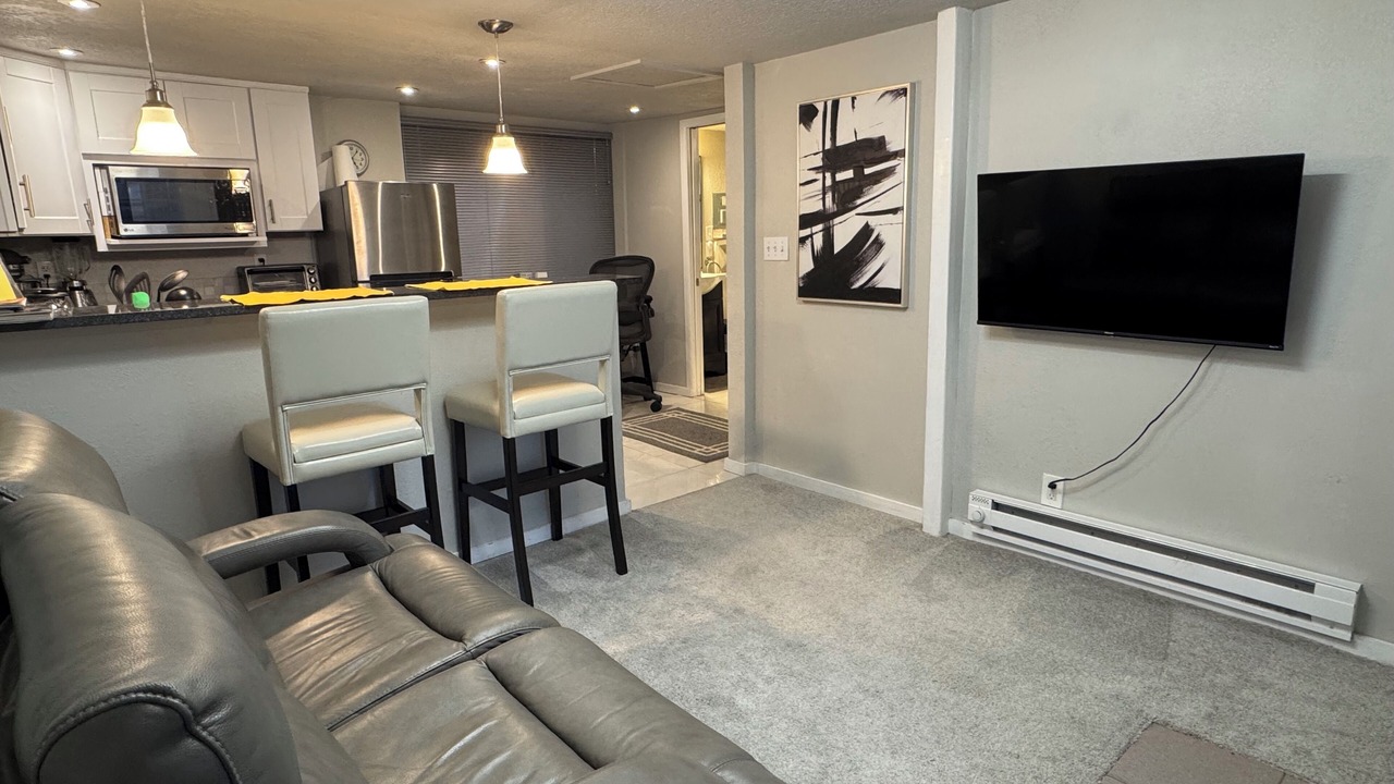 Photo of Livingroom in North Alameda