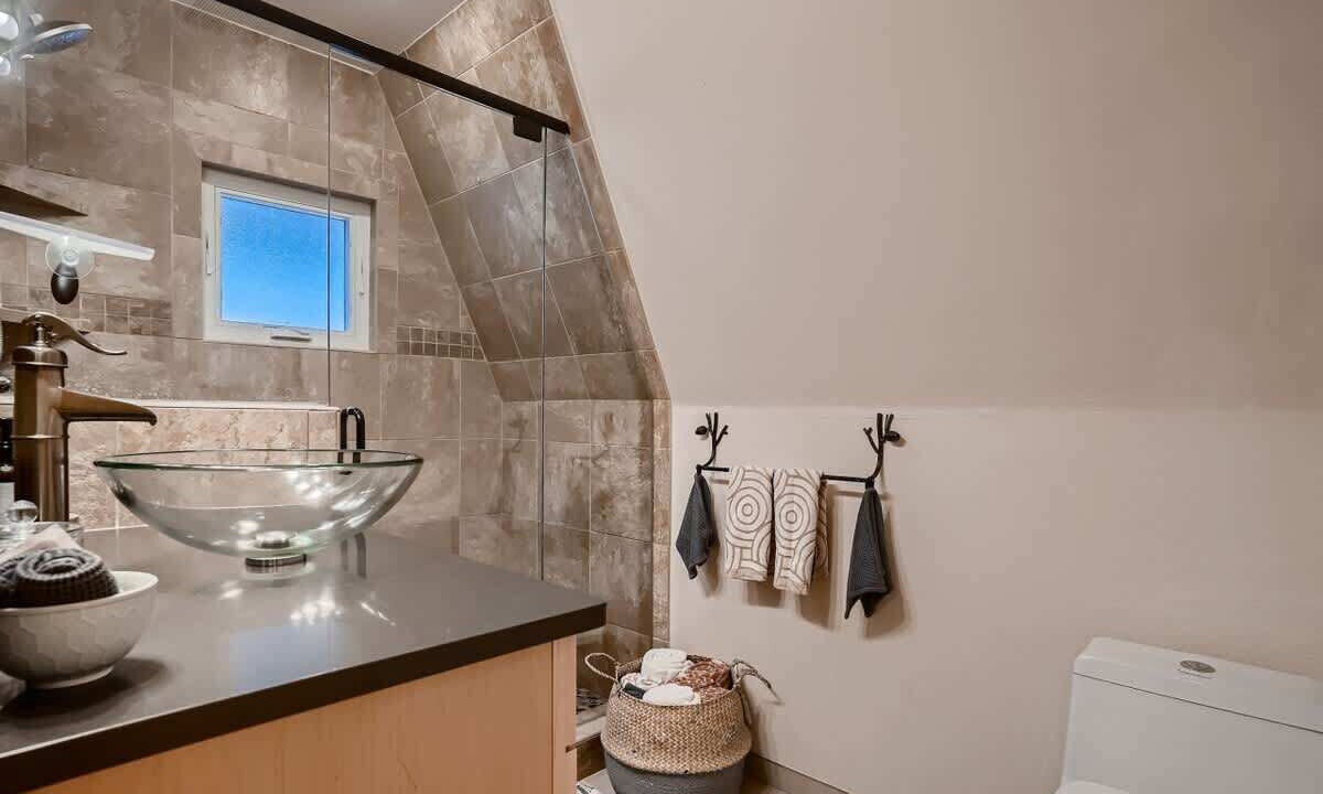 Photo of Bathroom in Shadow Mountain