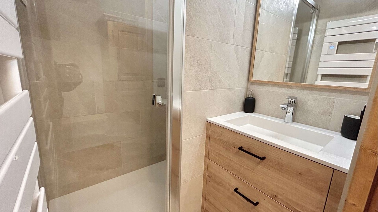 Photo of Bathroom in Demi-Quartier