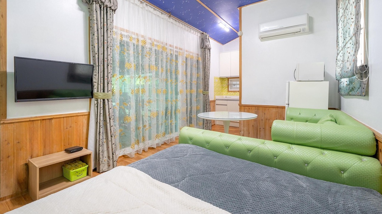 Photo of Bedroom in Buk