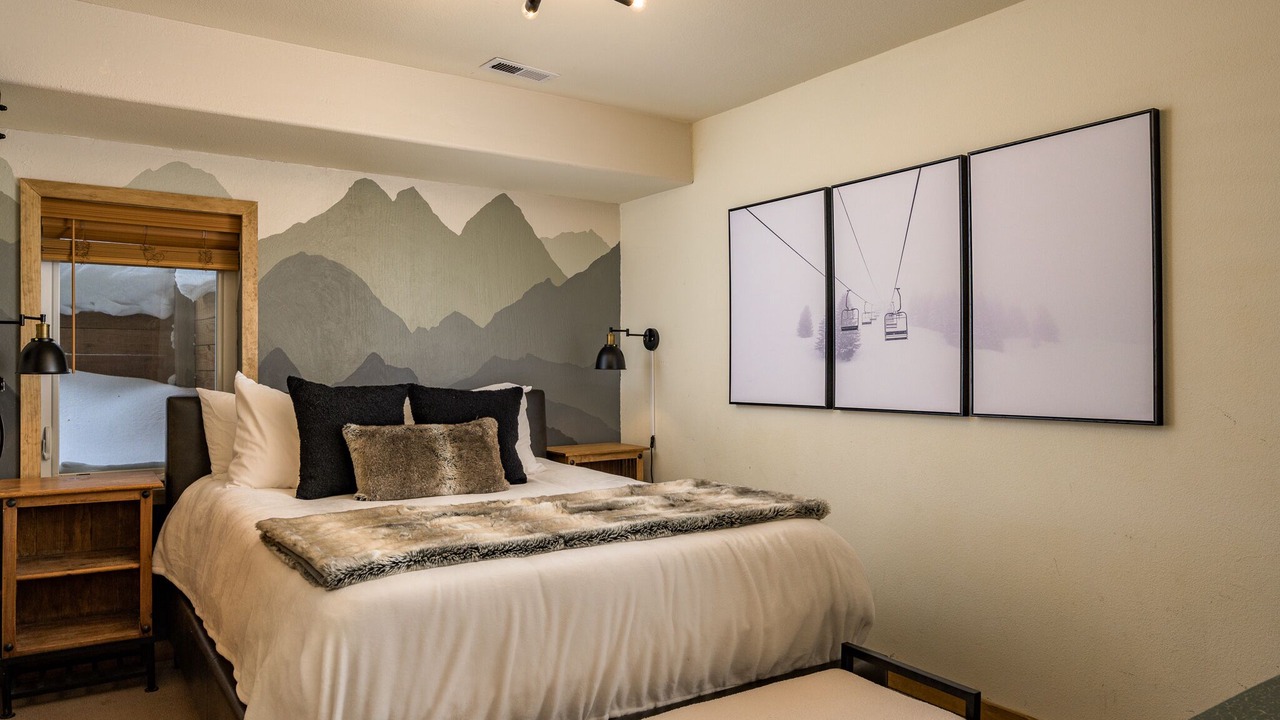 Photo of Bedroom in Crown