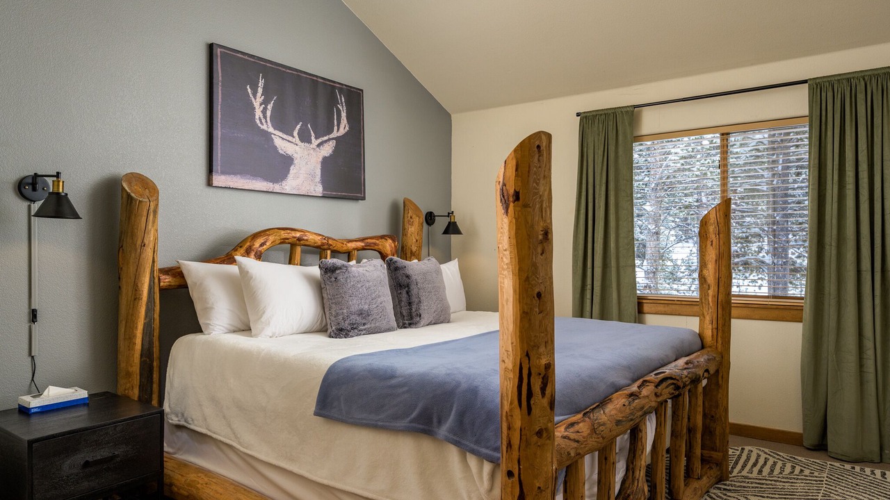 Photo of Bedroom in Crown