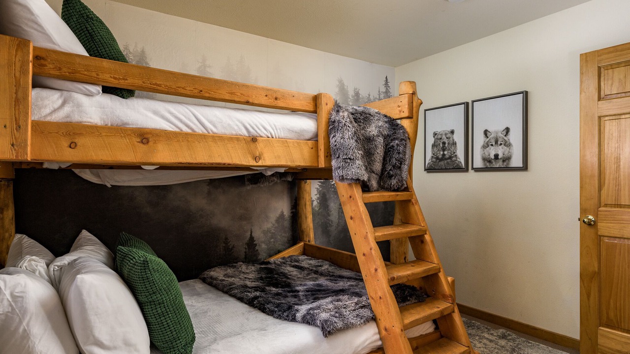 Photo of Bedroom in Crown