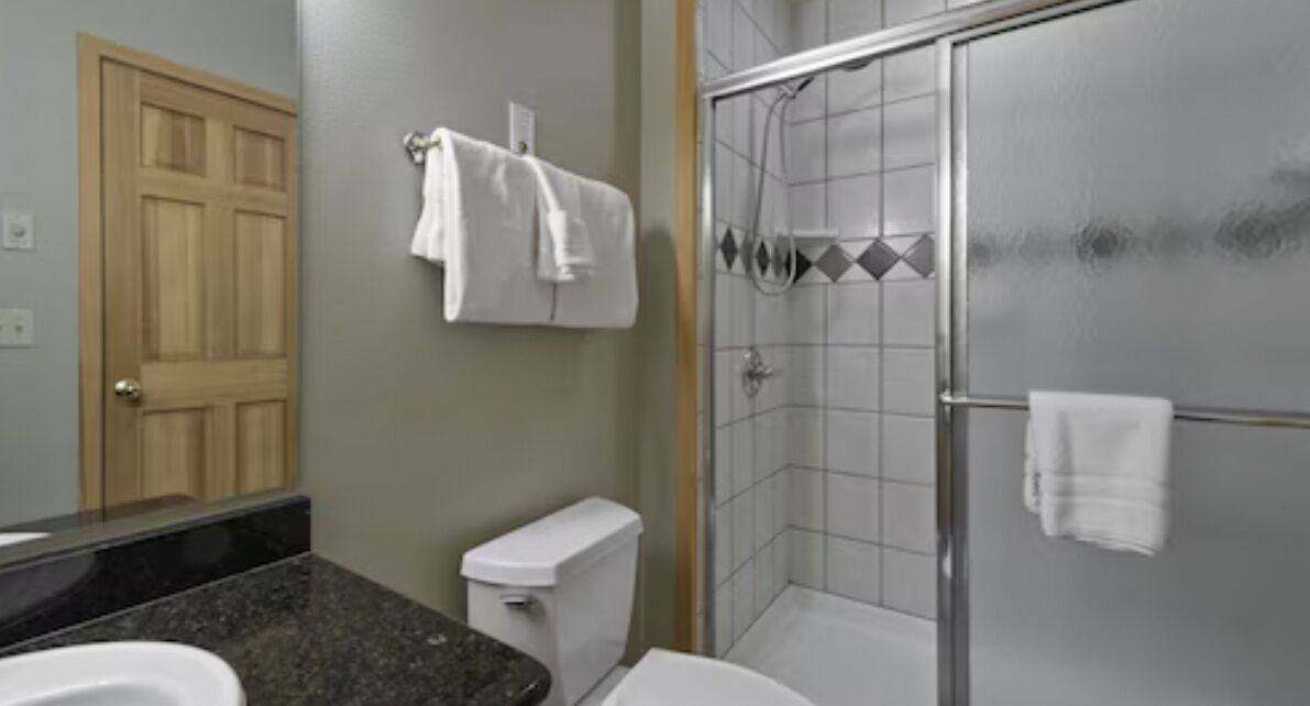 Photo of Bathroom in Peak 9
