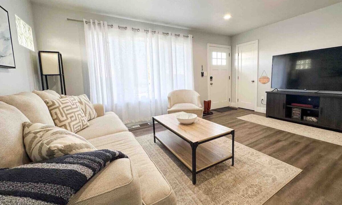 Photo of Livingroom in Arvada Plaza Area