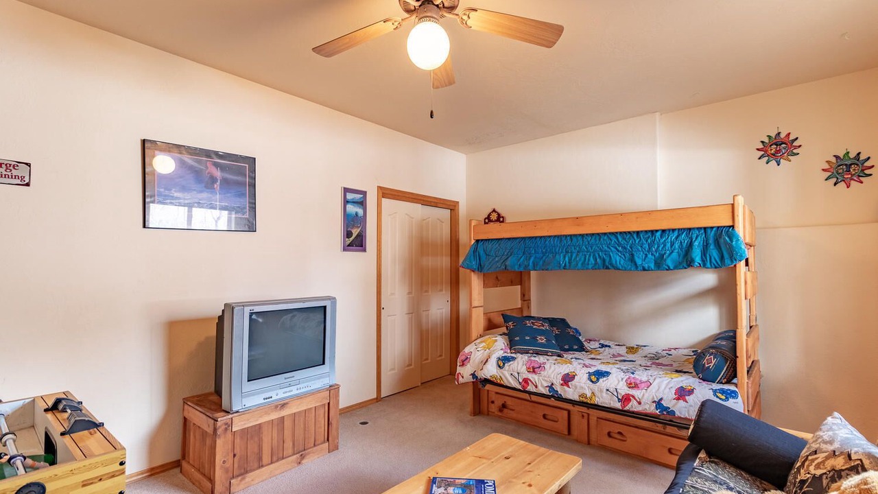 Photo of Livingroom in Twin Creek Village
