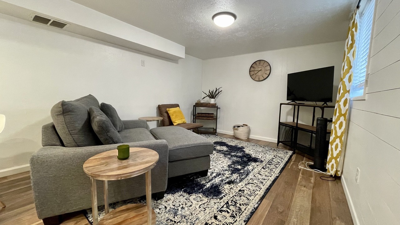 Photo of Livingroom in Edgewater